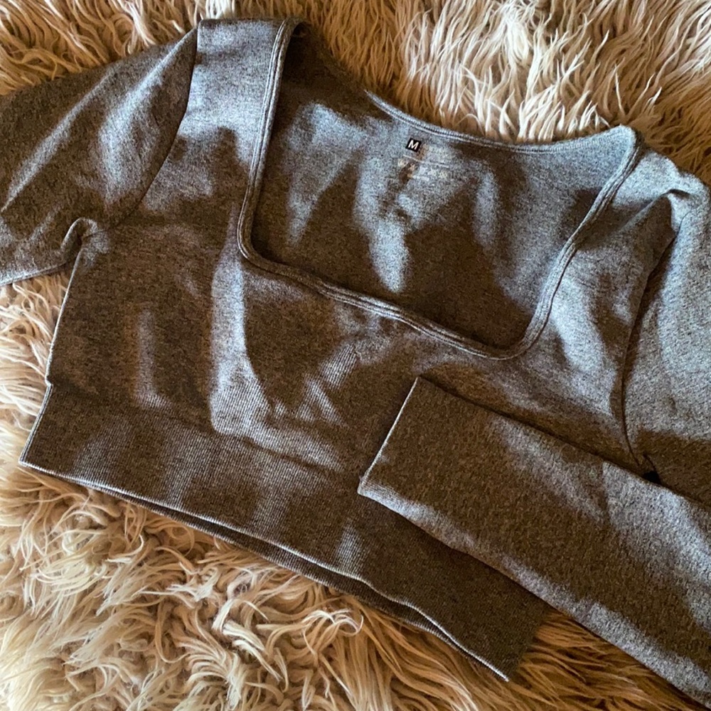 ✨NEW✨ Cropped work out shirt